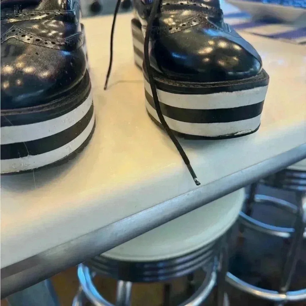 Aldo women’s platform leather wingtips / black & white sole size 9